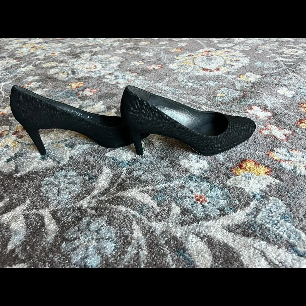 Stuart Weitzman black embossed pumps size 9 Excellent condition- Like New